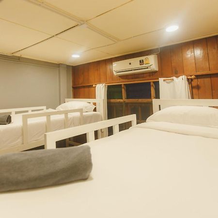 Agga Cnx Hostel Чиангмай Екстериор снимка
