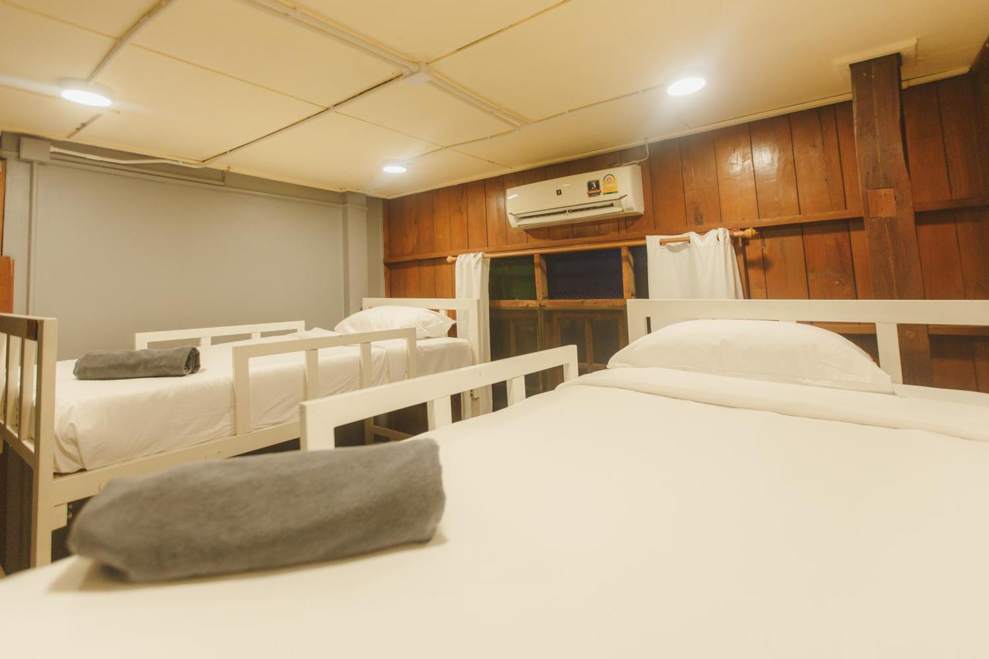 Agga Cnx Hostel Чиангмай Екстериор снимка