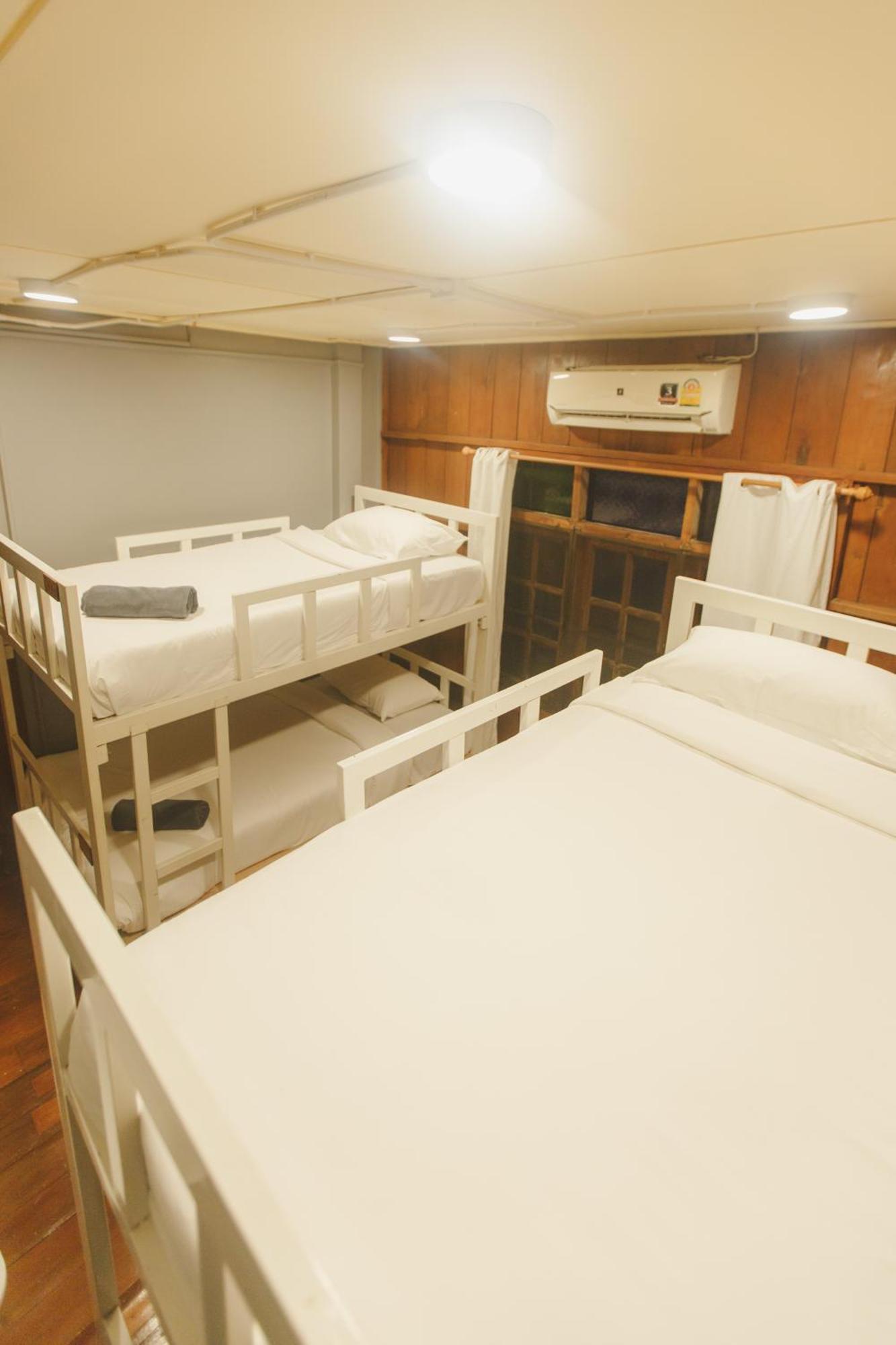 Agga Cnx Hostel Чиангмай Екстериор снимка