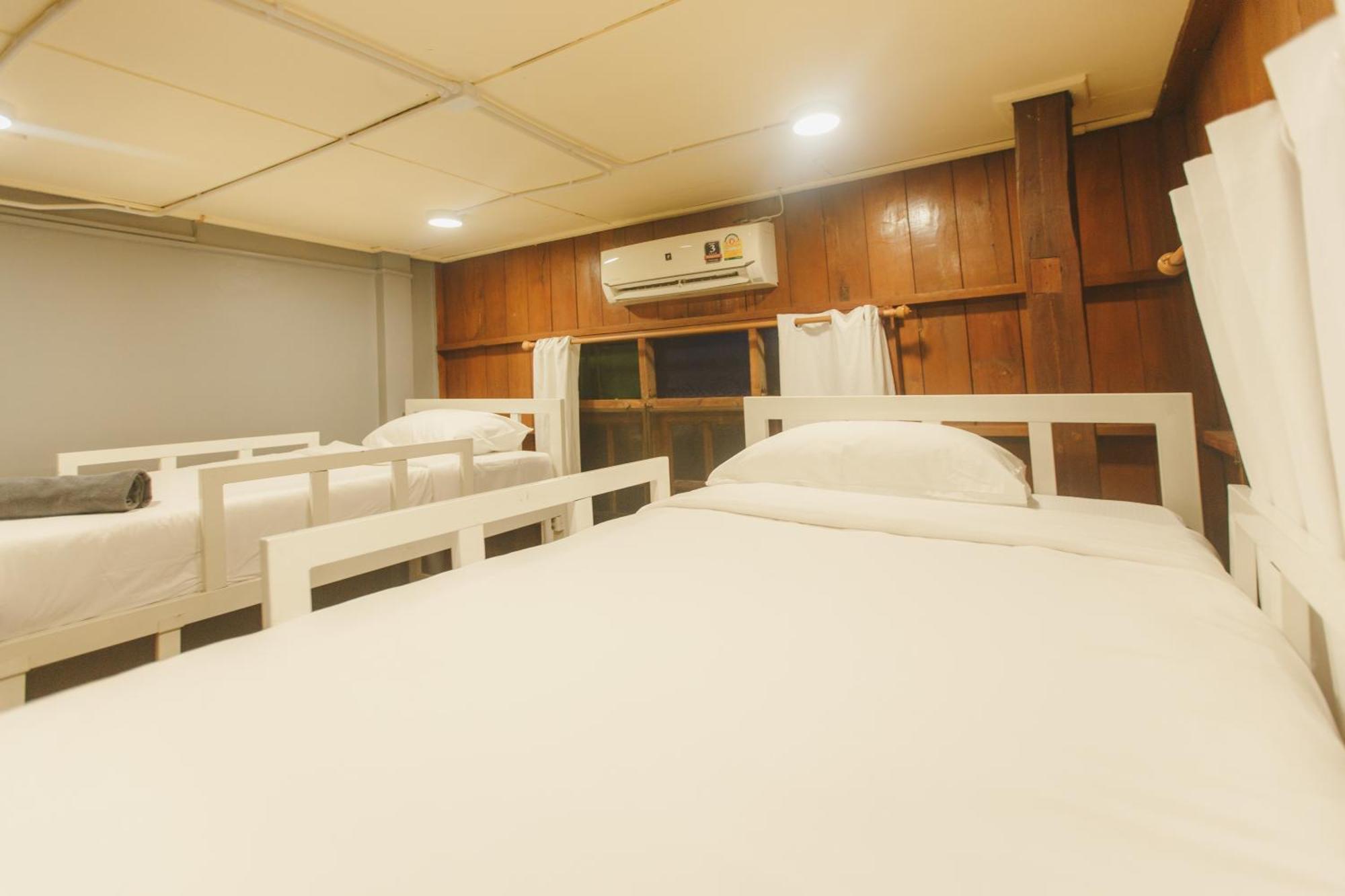 Agga Cnx Hostel Чиангмай Екстериор снимка
