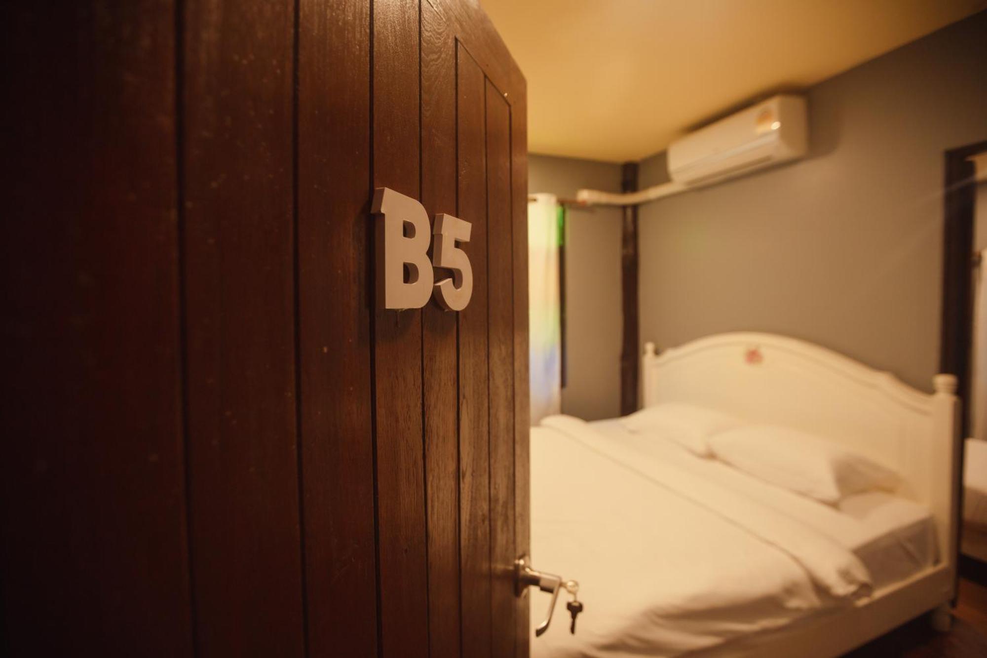 Agga Cnx Hostel Чиангмай Екстериор снимка