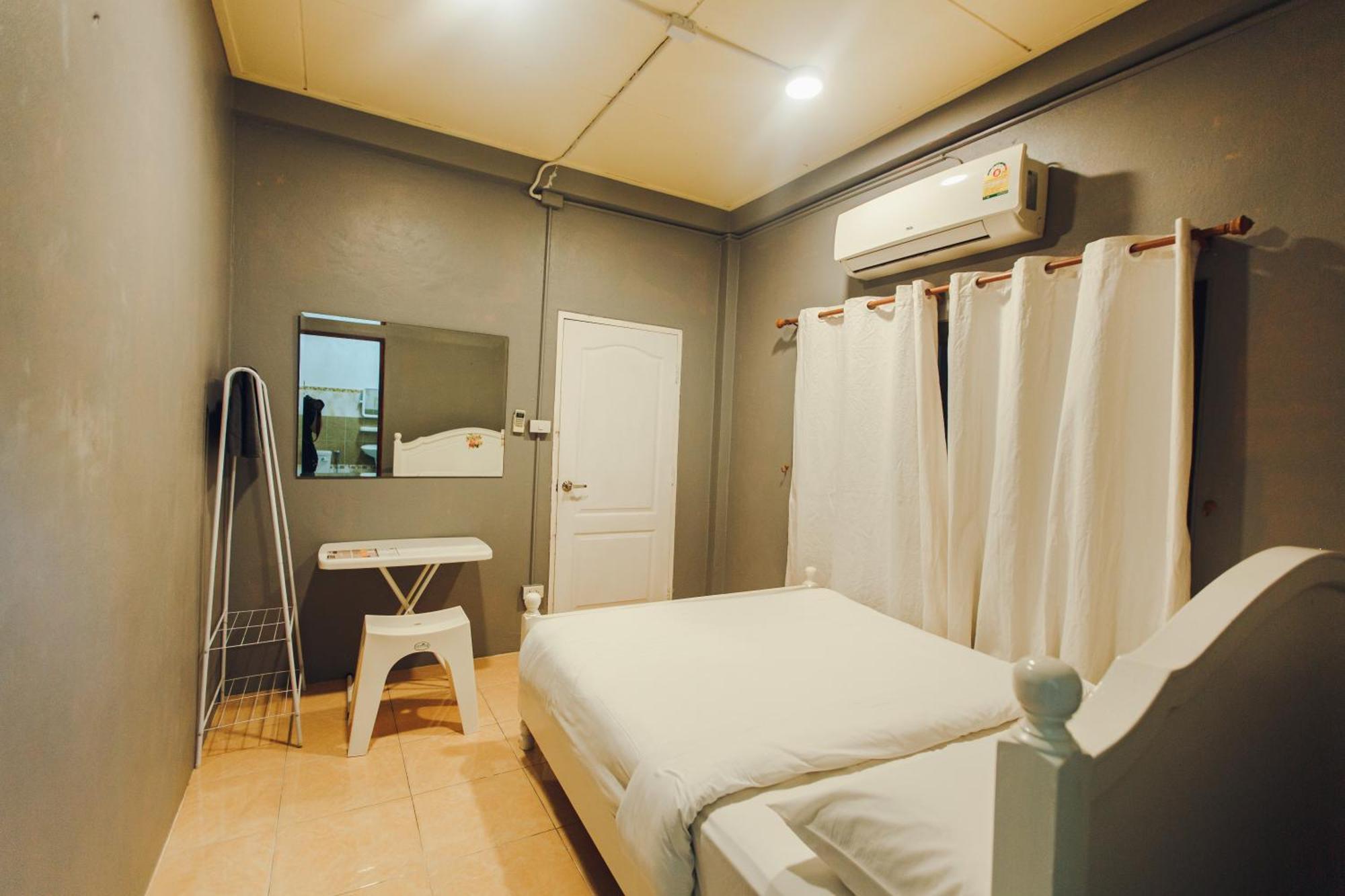 Agga Cnx Hostel Чиангмай Екстериор снимка