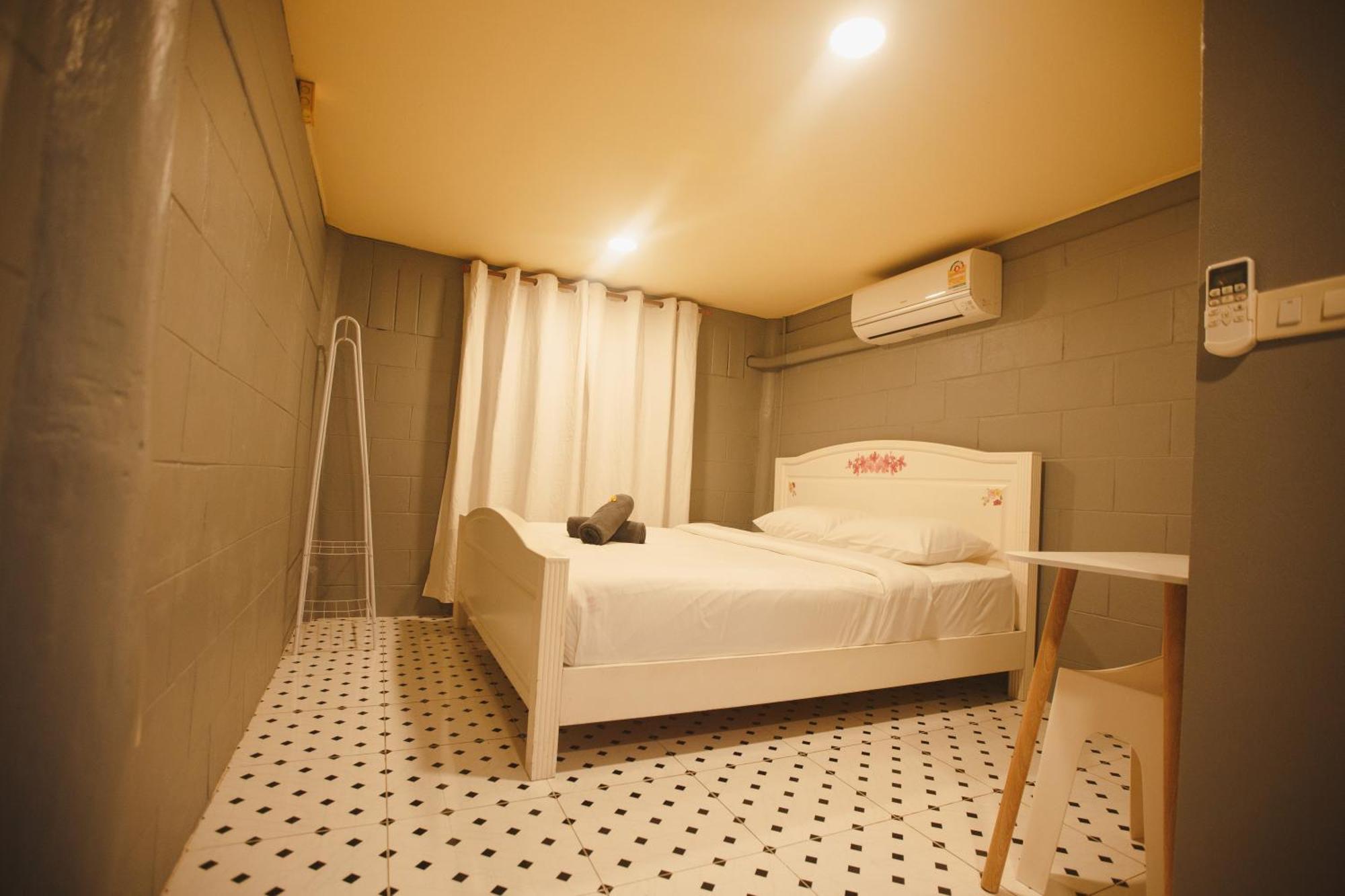 Agga Cnx Hostel Чиангмай Екстериор снимка