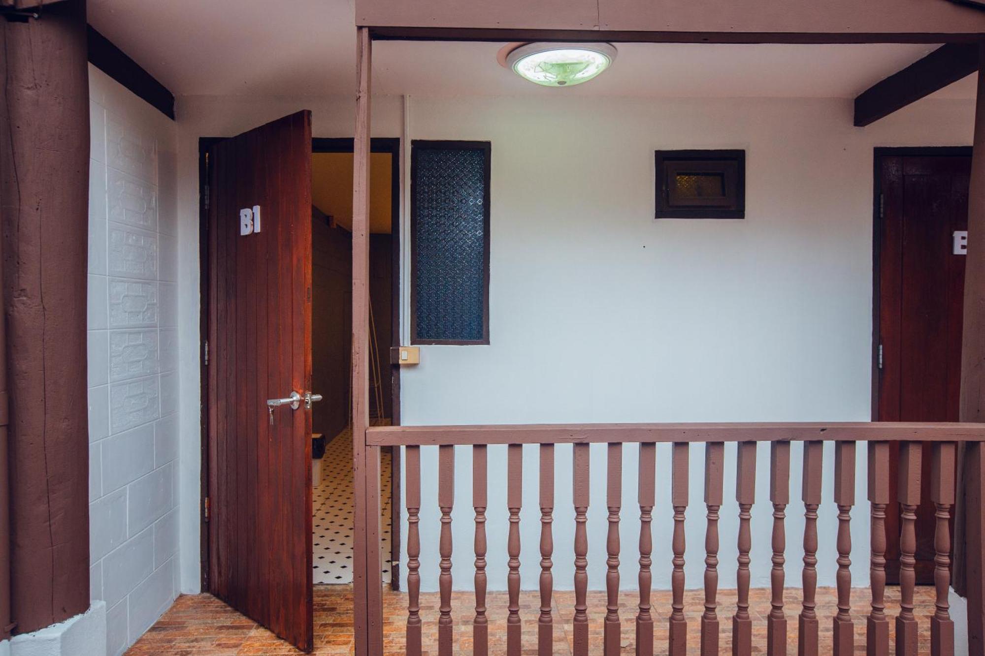 Agga Cnx Hostel Чиангмай Екстериор снимка